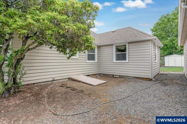 420 E Santiam St, Stayton, OR 97383