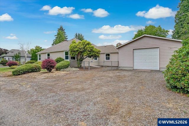 420 E Santiam St, Stayton, OR 97383