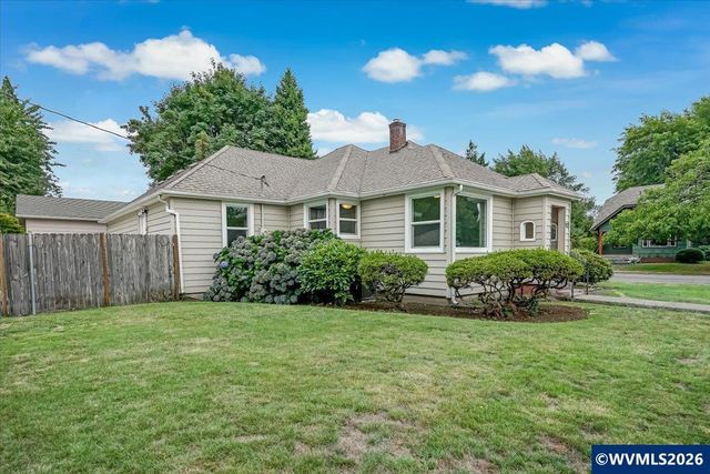420 E Santiam St, Stayton, OR 97383