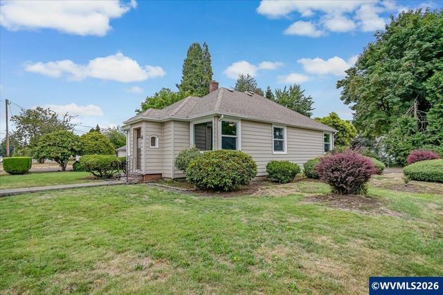 420 E Santiam St, Stayton, OR 97383