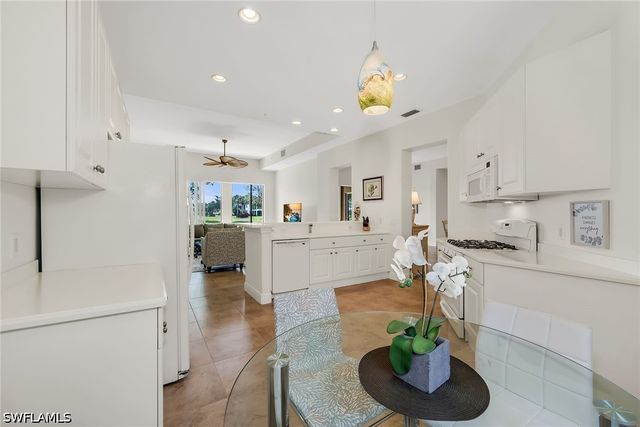 3141 Aviamar CIR 103, Naples, FL 34114