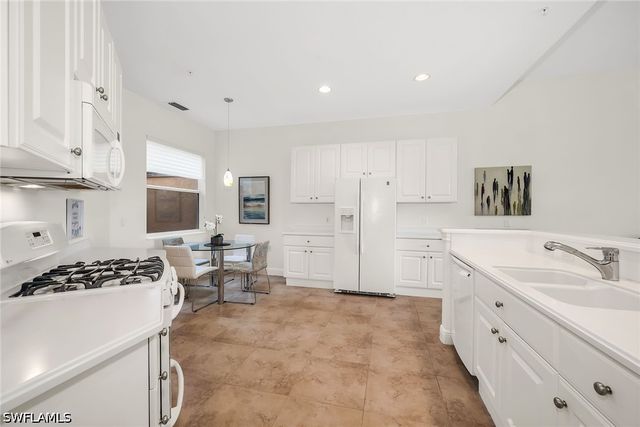 3141 Aviamar CIR 103, Naples, FL 34114