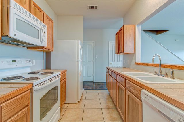 126 Sandstone DR D, Jarrell, TX 76537