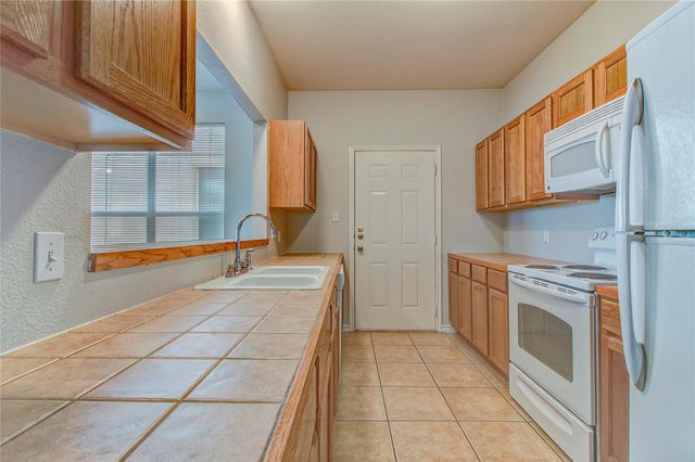 126 Sandstone DR D, Jarrell, TX 76537