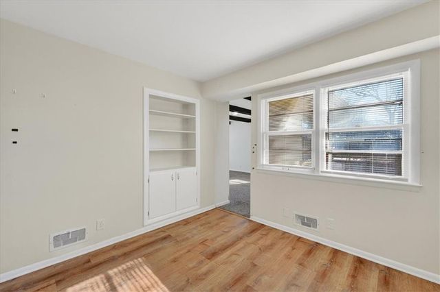 3721 S Pleasant Street, Independence, MO 64055