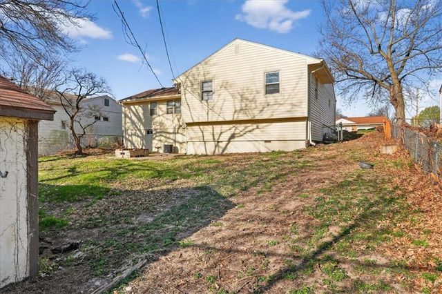 3721 S Pleasant Street, Independence, MO 64055