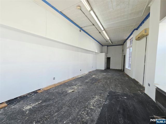 2 E Columbia, Palisades Park, NJ 07650