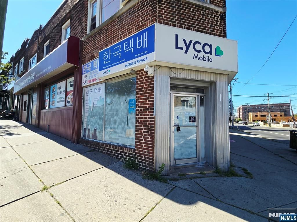 2 E Columbia, Palisades Park, NJ 07650
