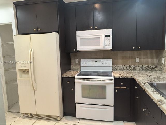 850 NE 209th Ter 204-35, Miami, FL 33179