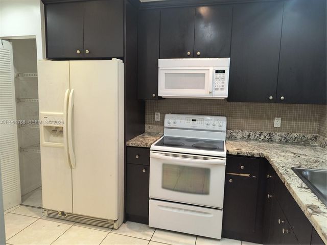 850 NE 209th Ter 204-35, Miami, FL 33179