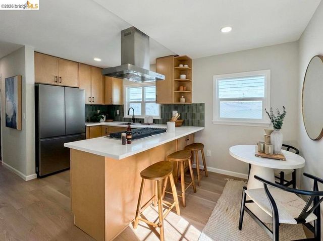 3954 3954 Magee Ave, Oakland, CA 94619