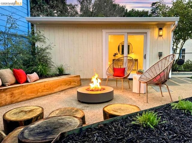 3954 3954 Magee Ave, Oakland, CA 94619