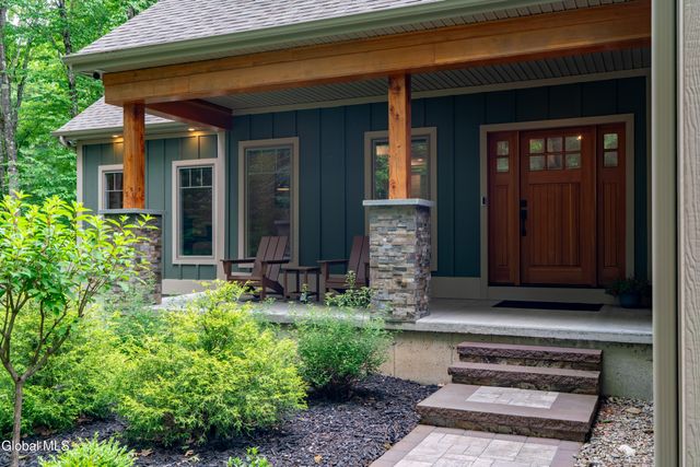 8 Caitlin Court, Saratoga Springs, NY 12866