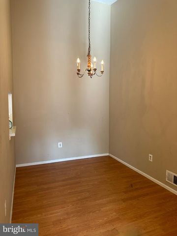 24 CHAMBERLIN CT, Lawrence Twp, NJ 08648