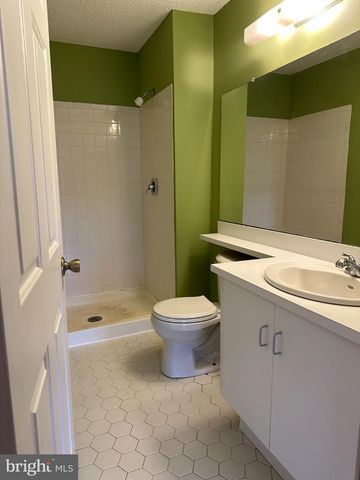 24 CHAMBERLIN CT, Lawrence Twp, NJ 08648
