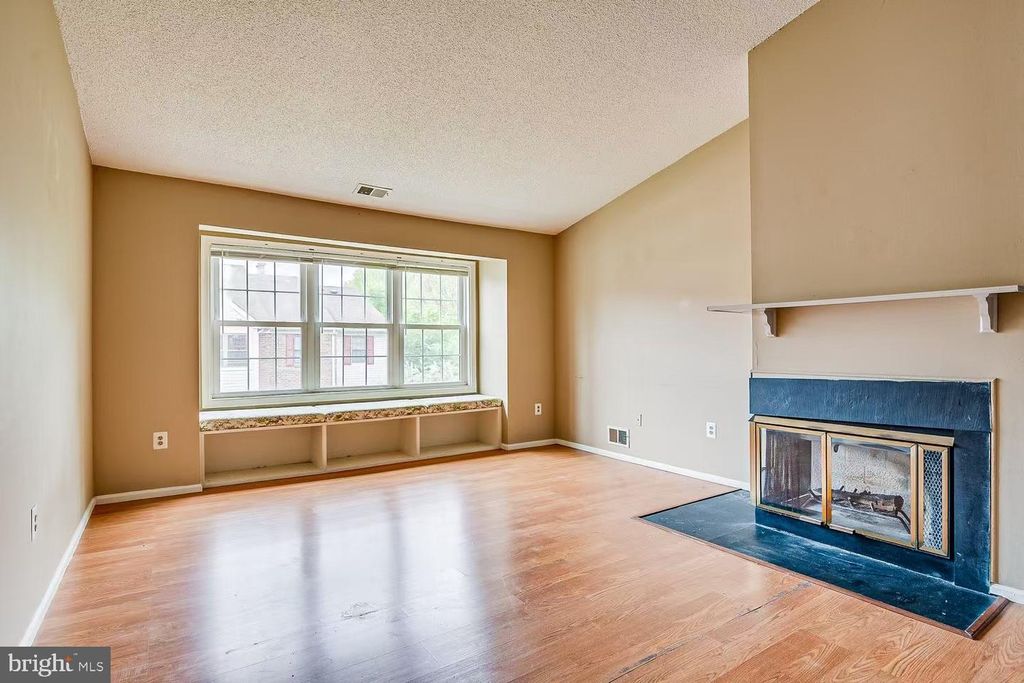 24 CHAMBERLIN CT, Lawrence Twp, NJ 08648
