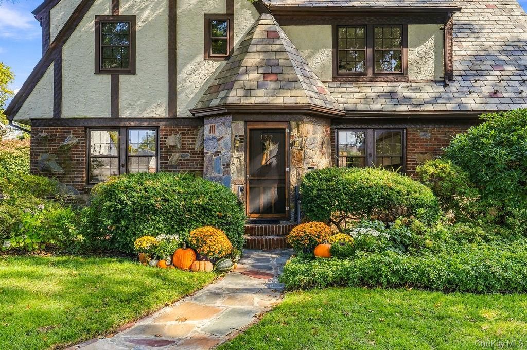 123 Weyford Terrace, Garden City, NY 11530 — photo 2