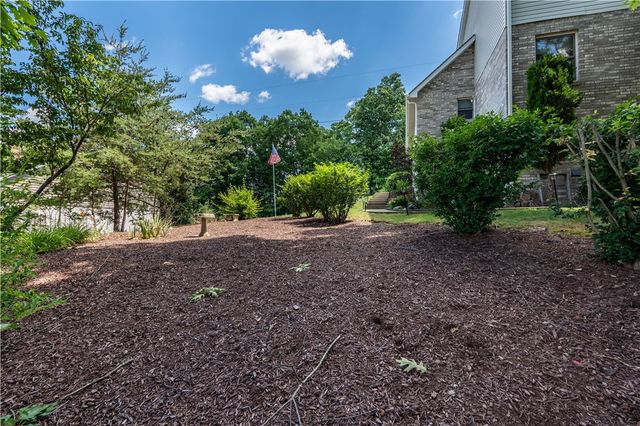 228 Country View Drive, Lower Burrell, PA 15068