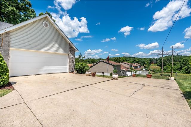 228 Country View Drive, Lower Burrell, PA 15068