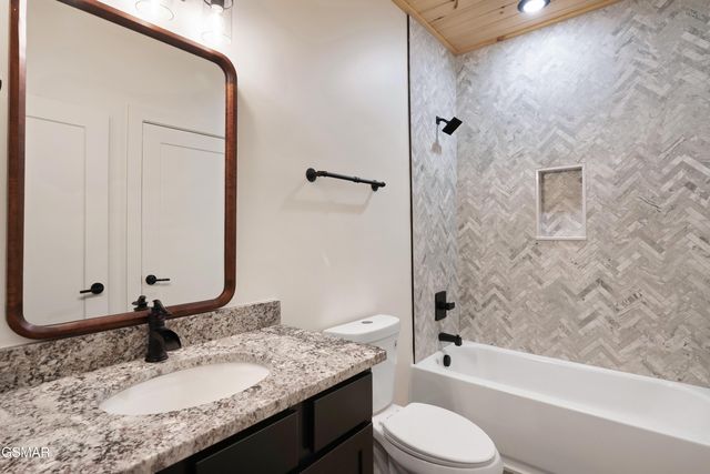 1226 Reedmont Way, Sevierville, TN 37876