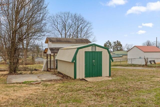 302 Locust Street, Englewood, TN 37329