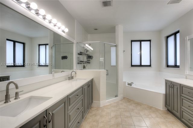 18355 NW 89th Ave, Hialeah, FL 33018