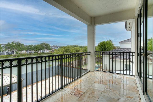 18355 NW 89th Ave, Hialeah, FL 33018