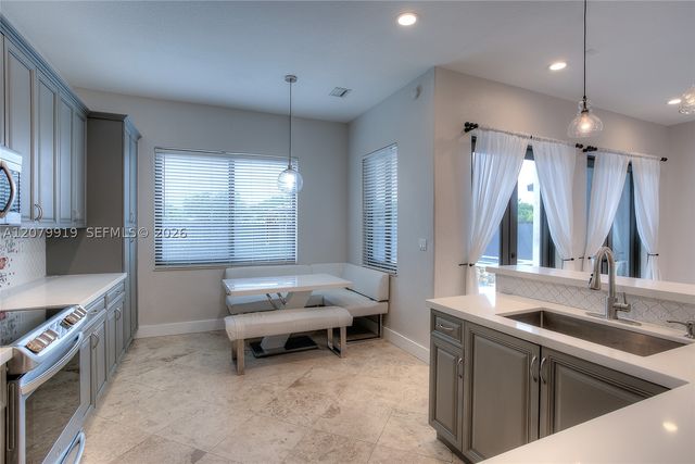 18355 NW 89th Ave, Hialeah, FL 33018