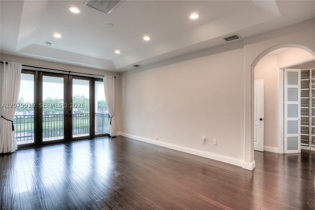 18355 NW 89th Ave, Hialeah, FL 33018