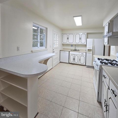 7304 CAMP ALGER AVE, Falls Church, VA 22042