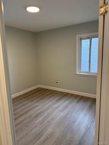 20760 Ridgedale Street, Oak Park, MI 48237