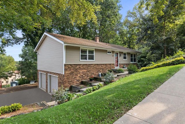 2117 Harris-Highland DRIVE, Waukesha, WI 53188