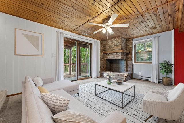 2117 Harris-Highland DRIVE, Waukesha, WI 53188