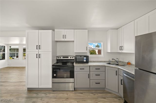 341 Mattie AVE, Fort Myers, FL 33908