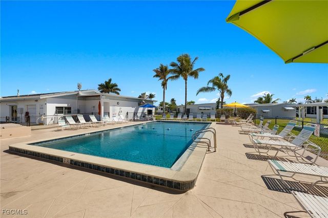 341 Mattie AVE, Fort Myers, FL 33908