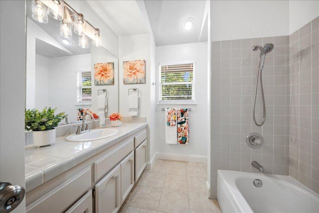 101 Thoreau Ln, Folsom, CA 95630