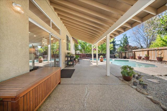 101 Thoreau Ln, Folsom, CA 95630