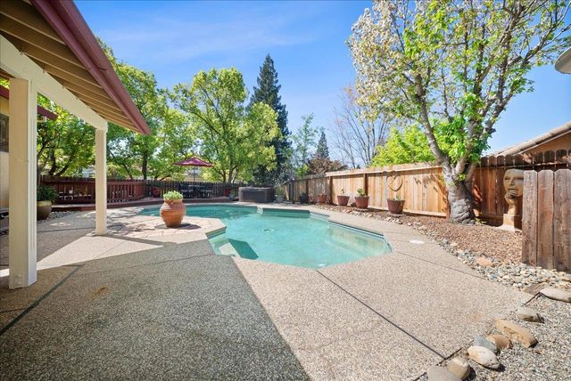 101 Thoreau Ln, Folsom, CA 95630
