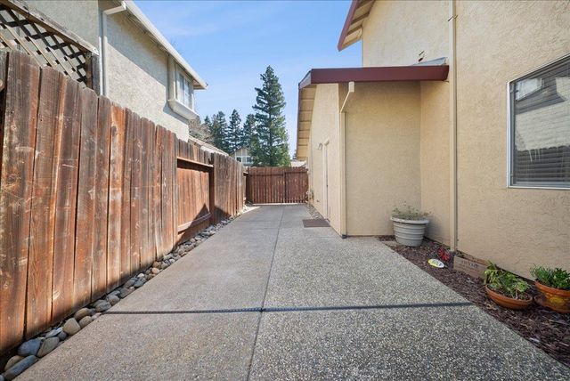 101 Thoreau Ln, Folsom, CA 95630