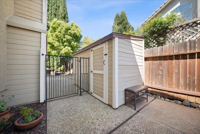 101 Thoreau Ln, Folsom, CA 95630