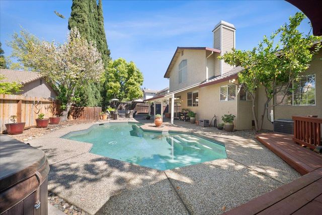 101 Thoreau Ln, Folsom, CA 95630