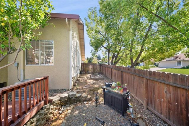 101 Thoreau Ln, Folsom, CA 95630