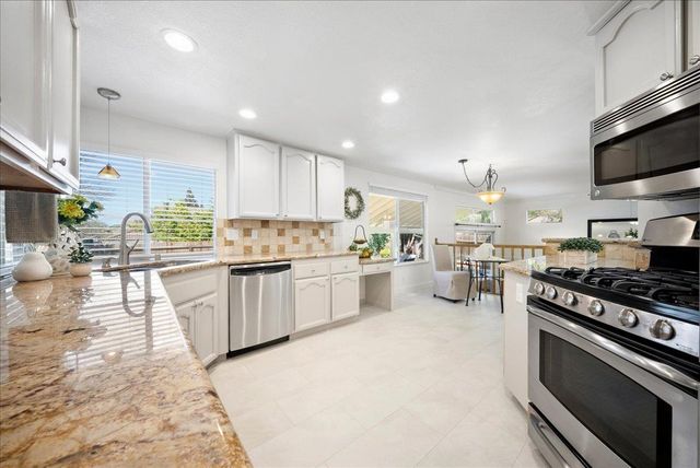 101 Thoreau Ln, Folsom, CA 95630