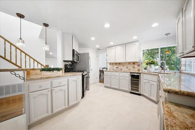 101 Thoreau Ln, Folsom, CA 95630