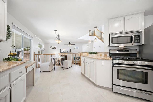 101 Thoreau Ln, Folsom, CA 95630