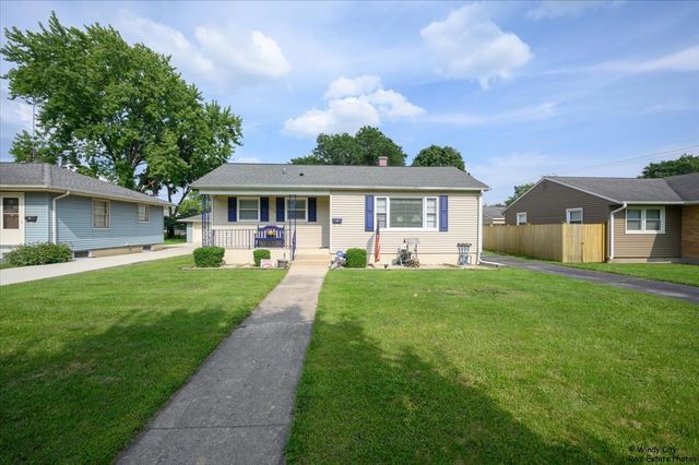 105 N Chase Avenue, Bartlett, IL 60103