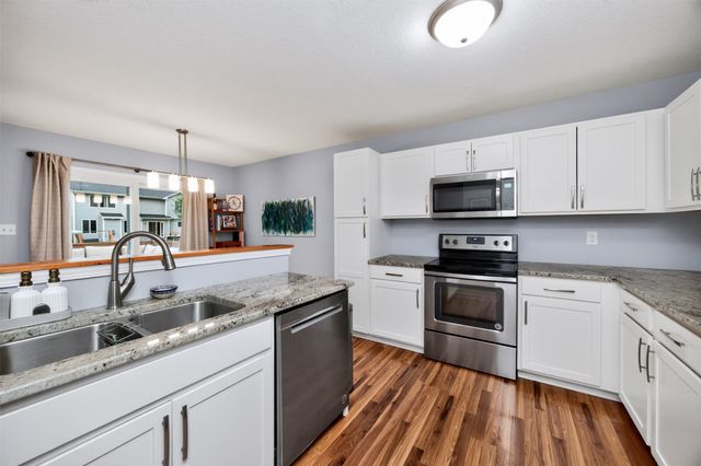 860 SE Harper Drive, Waukee, IA 50263
