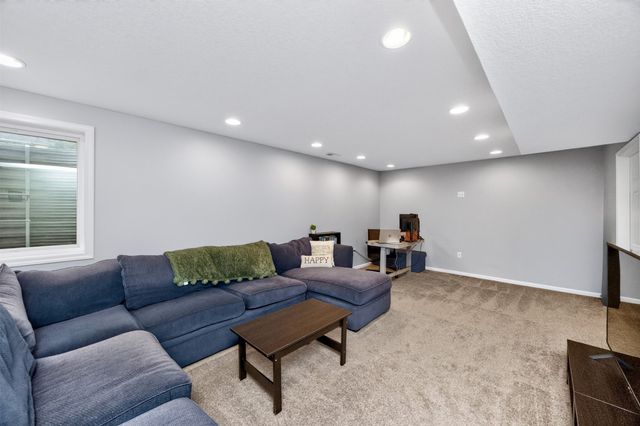 860 SE Harper Drive, Waukee, IA 50263