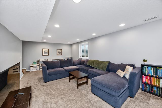 860 SE Harper Drive, Waukee, IA 50263