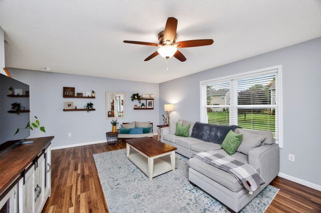 860 SE Harper Drive, Waukee, IA 50263